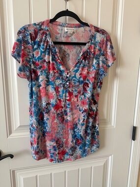 Liz Claiborne Pink, Blue & White Floral V-Neck Button Front Top